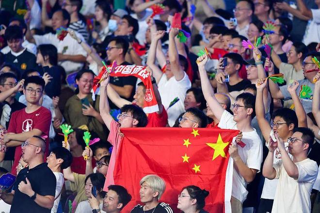 国家队赛事中绽放光芒,夺得宝贵胜利的是谁